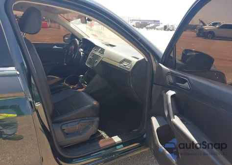 2018 Volkswagen Tiguan 2.0T Se/2.0T Sel z USA, uszkodzony, nr VIN 3VV3B7AX4JM033675